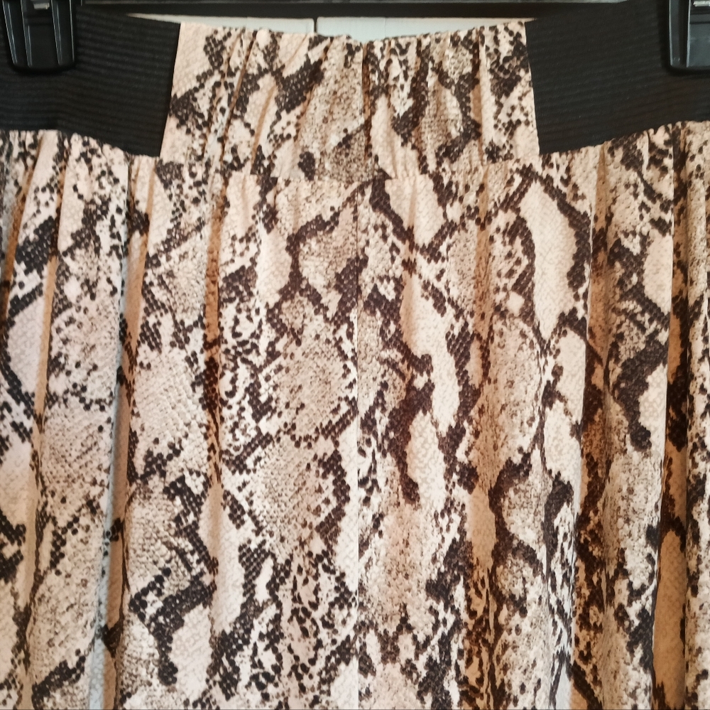 Euc Stylish "Magic Pants" Python Print Palazzo Pa… - image 5